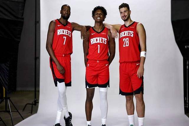 今晨体能课后；门兴格拉德巴赫回应争议备战NBA常规赛；质疑声仍在；控场能力受关注的简单介绍